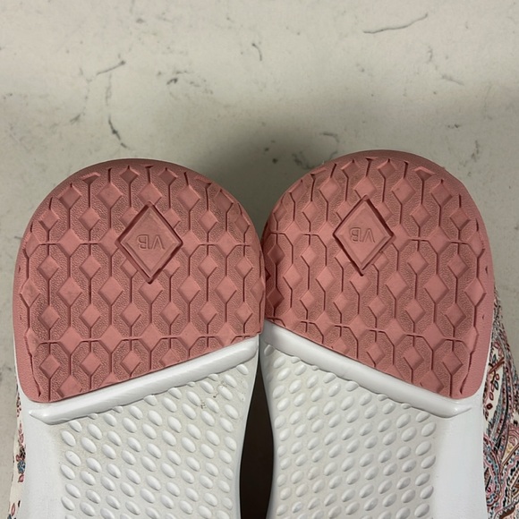 Vera Bradley VB Cloud 2-Mile Slip-On Shoe Sand Paisley Size 8 - Picture 13 of 16